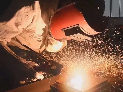 五金知識：自動變光焊接面罩使用常識