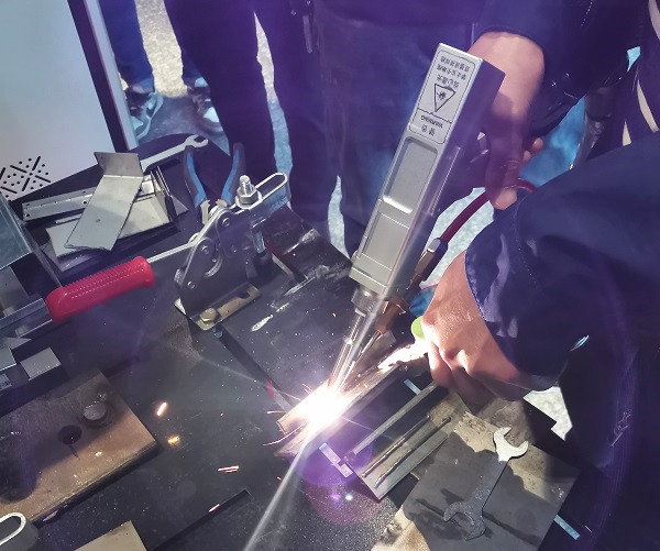 手持激光焊接機