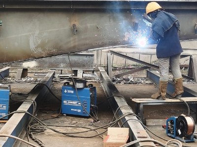 氣體保護焊機